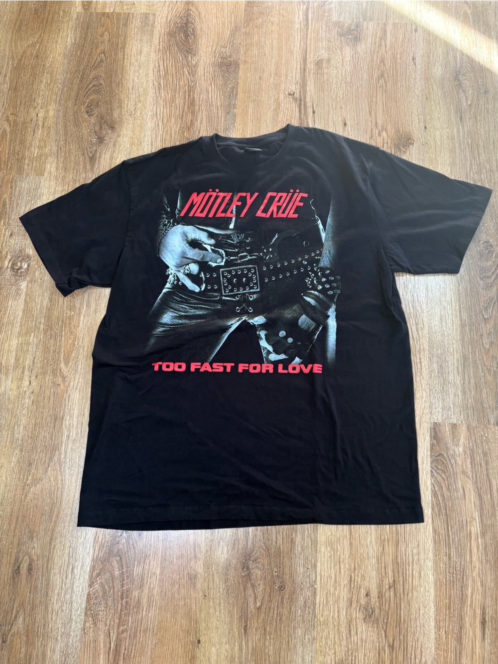 Mötley Crüe Too Fast For Love
Graphic T-Shirt